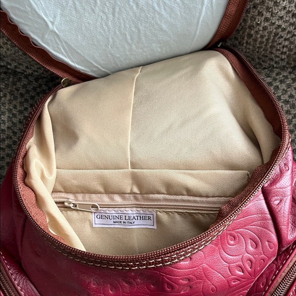 Chic Embossed Burgundy Backpack - Picture 3 of 3